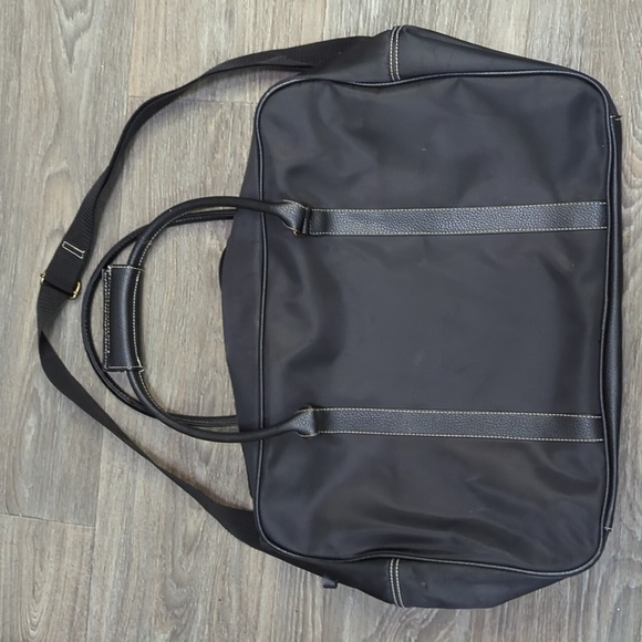 Elizabeth Arden Handbags - NWOT Elizabeth Arden Black Travel Bag